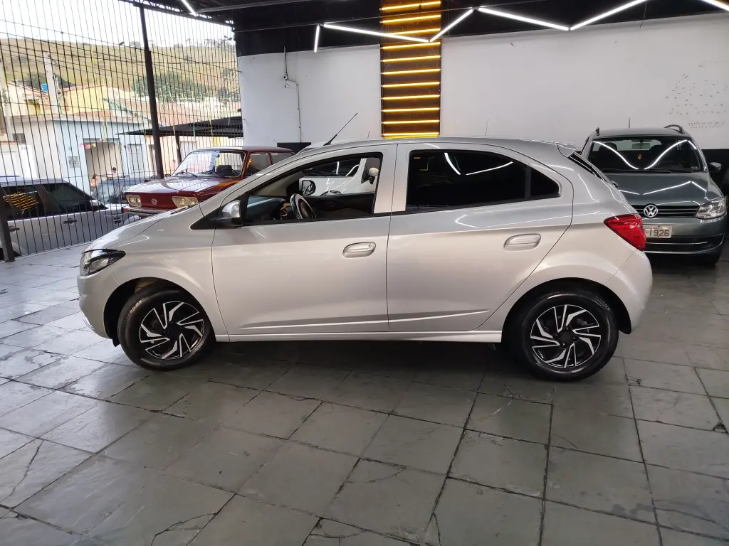 CHEVROLET Onix Hatch - Foto