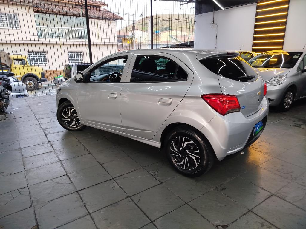 CHEVROLET Onix Hatch - Foto