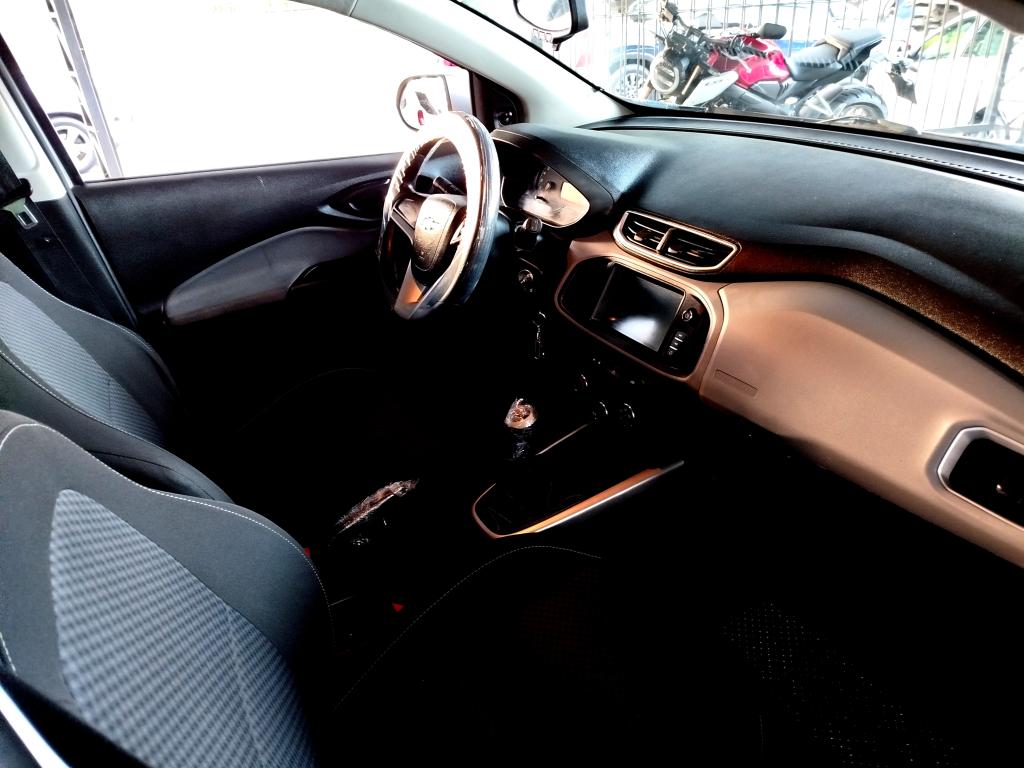 CHEVROLET Onix Hatch - Foto