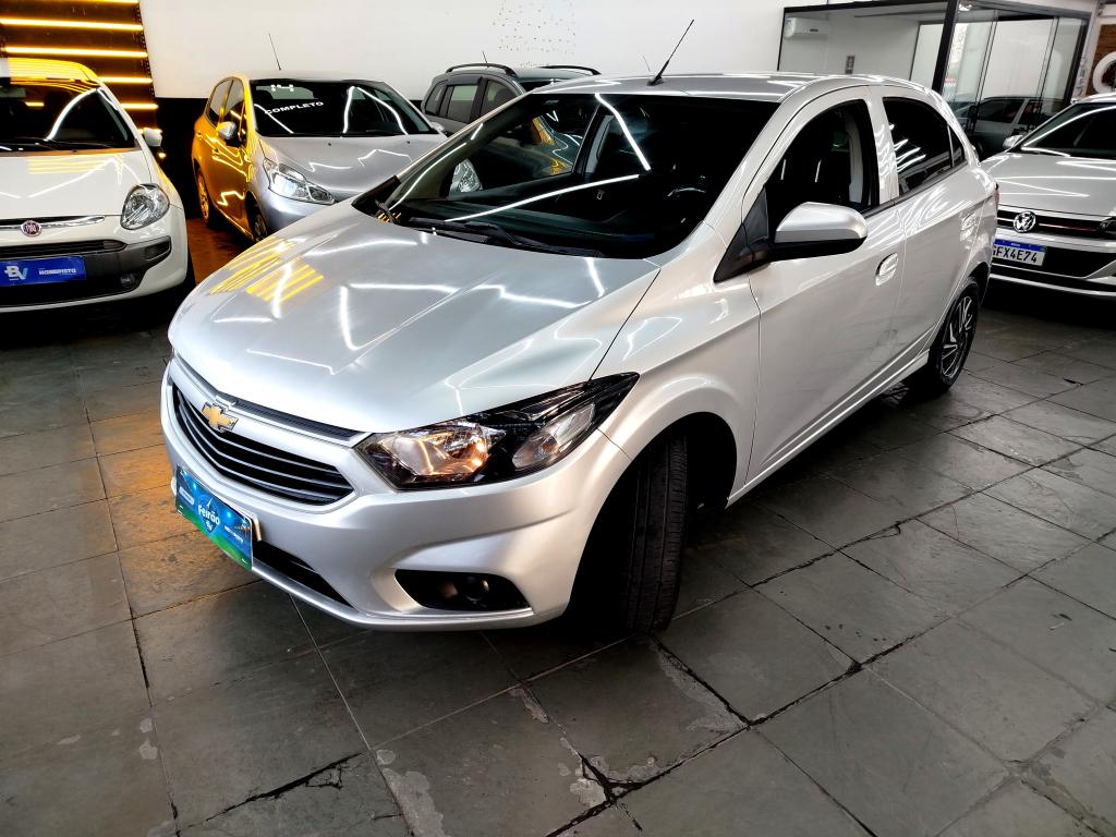CHEVROLET Onix Hatch - Foto