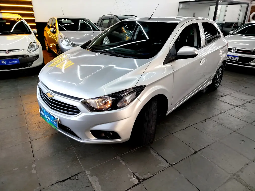 CHEVROLET Onix Hatch - Foto