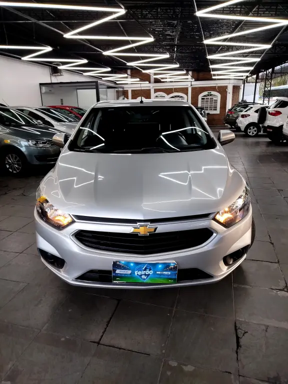 CHEVROLET Onix Hatch - Foto