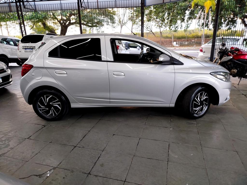 CHEVROLET Onix Hatch - Foto