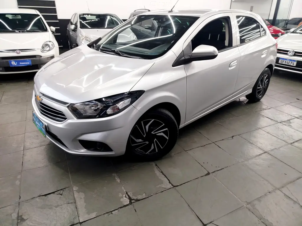 CHEVROLET Onix Hatch - Foto
