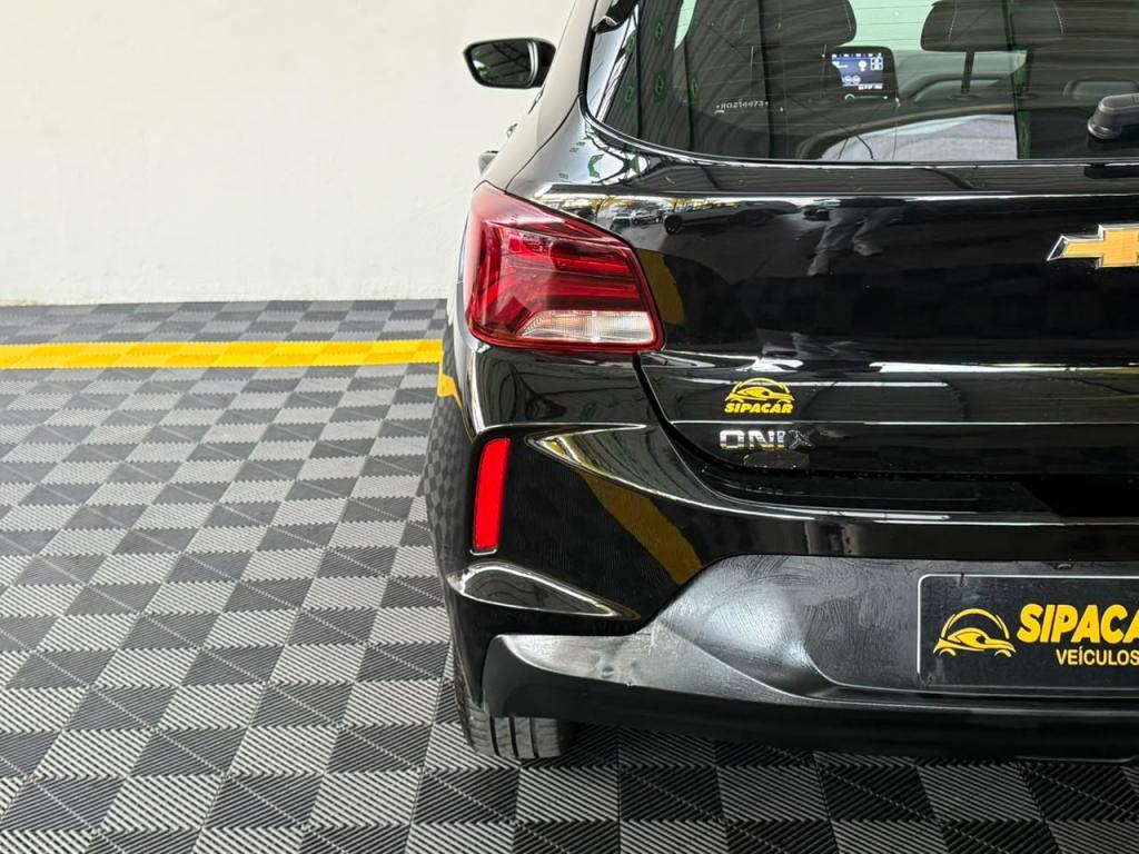 CHEVROLET Onix Hatch - Foto
