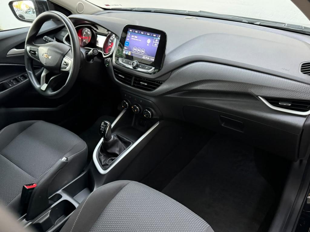CHEVROLET Onix Hatch - Foto
