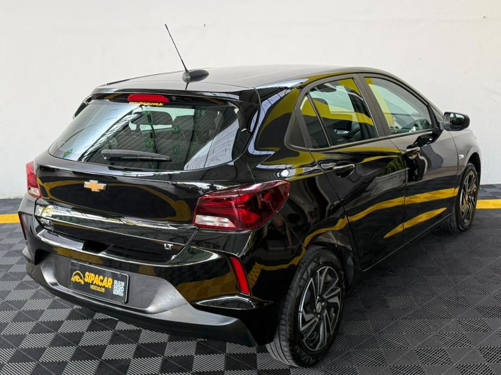 CHEVROLET Onix Hatch - Foto