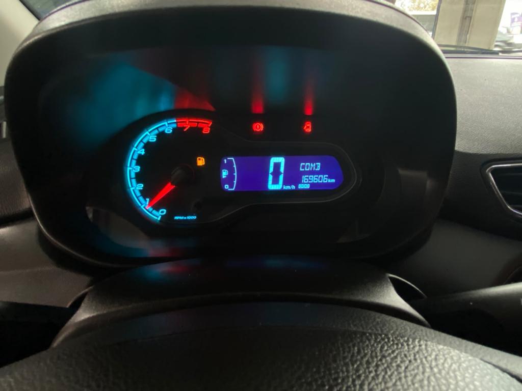 CHEVROLET Onix Hatch - Foto