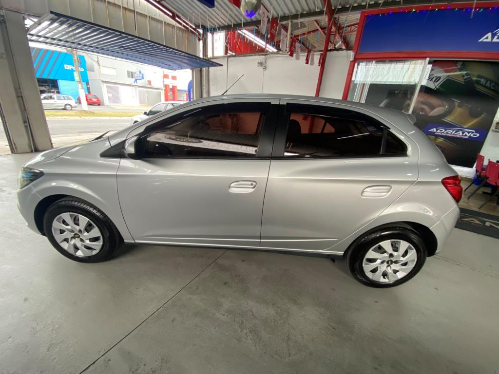 CHEVROLET Onix Hatch - Foto