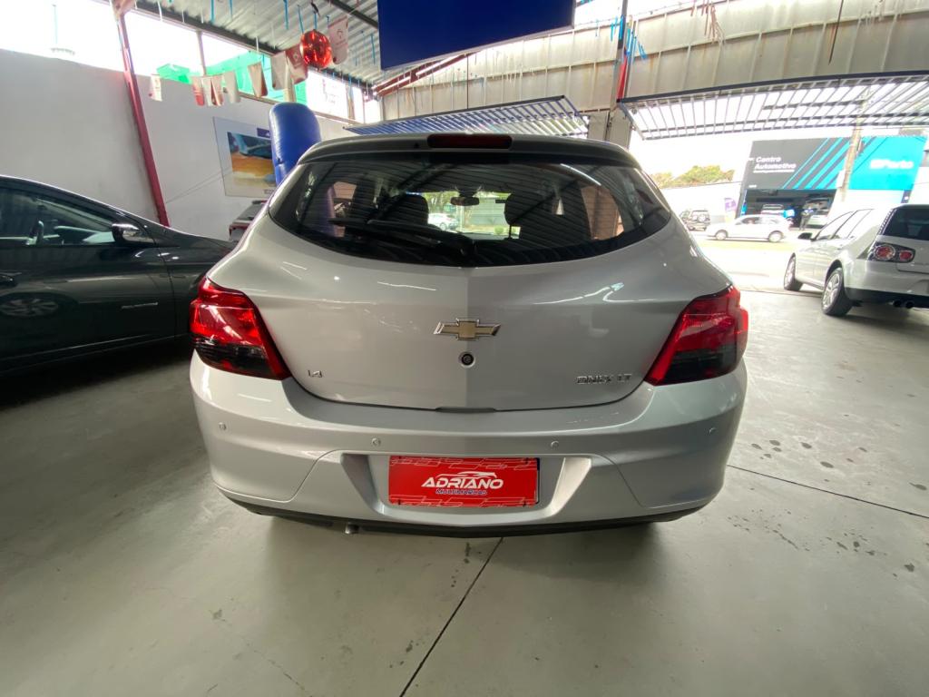 CHEVROLET Onix Hatch - Foto