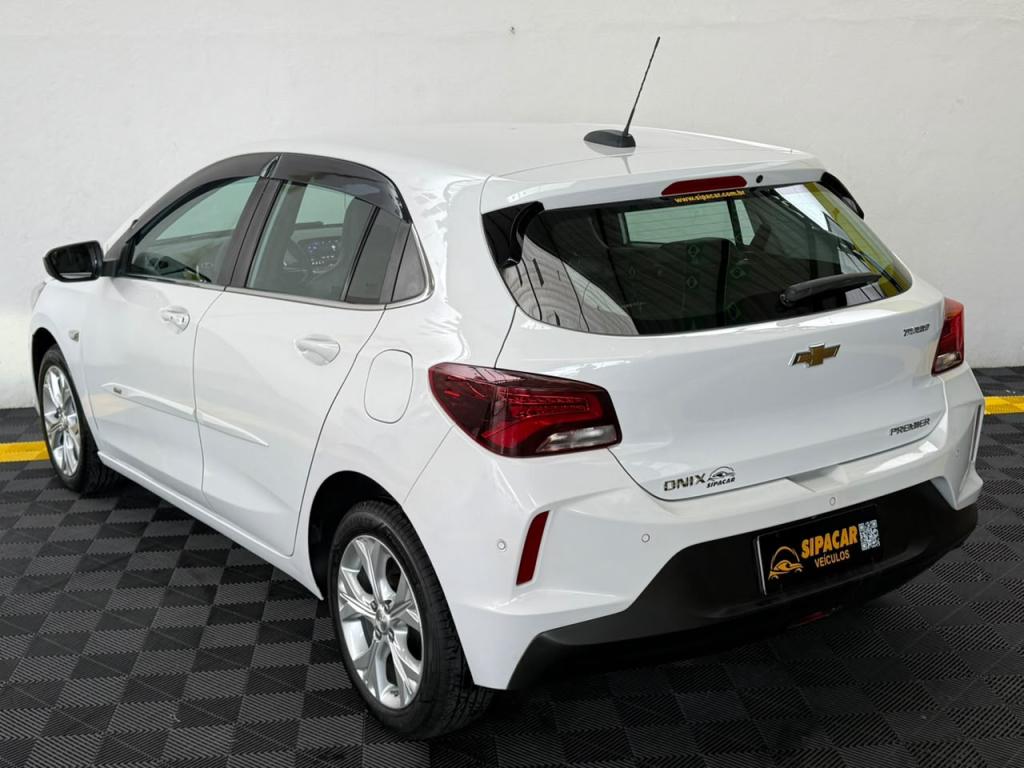 CHEVROLET Onix Hatch - Foto