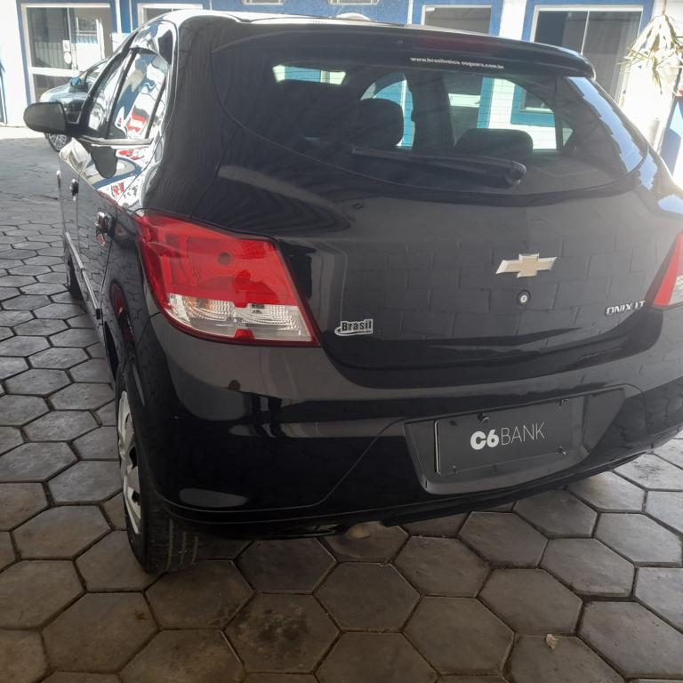 CHEVROLET Onix Hatch - Foto