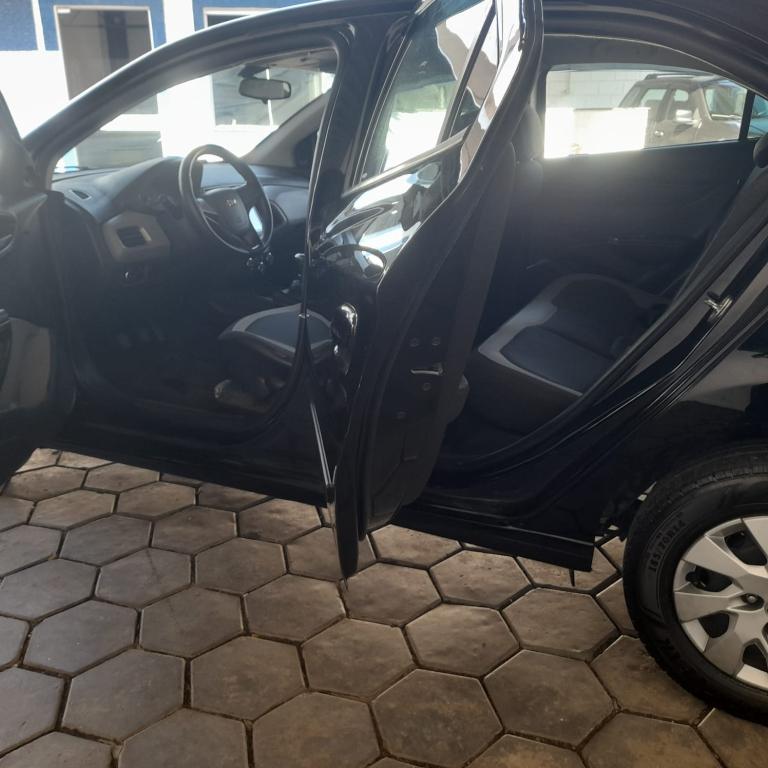 CHEVROLET Onix Hatch - Foto