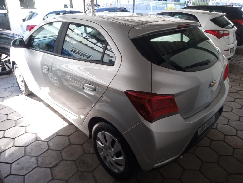 CHEVROLET Onix Hatch - Foto