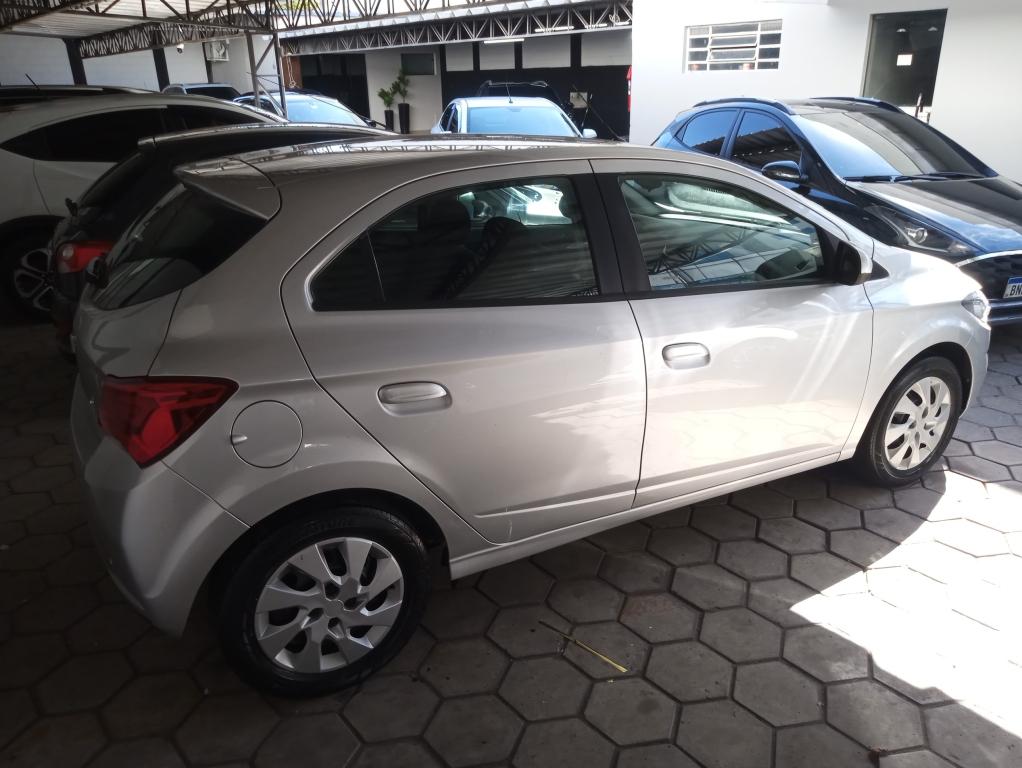 CHEVROLET Onix Hatch - Foto