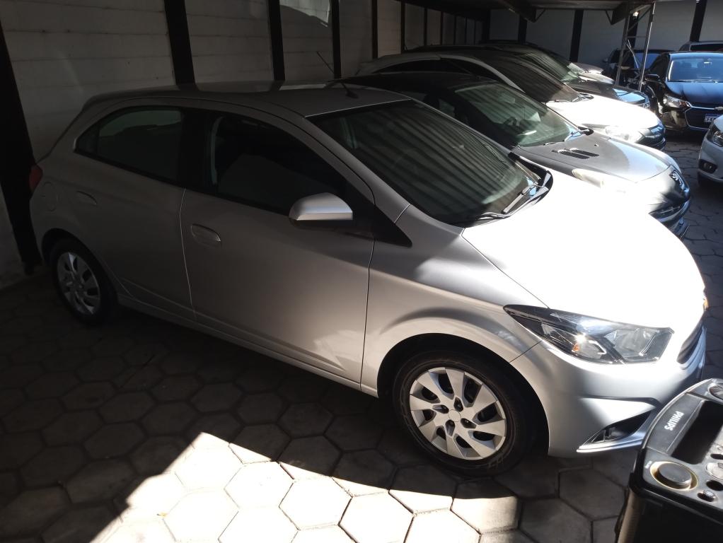 CHEVROLET Onix Hatch - Foto
