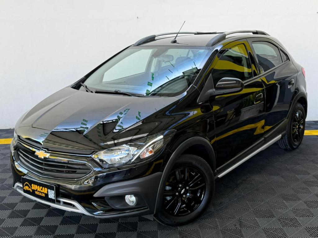 CHEVROLET Onix Hatch - Foto