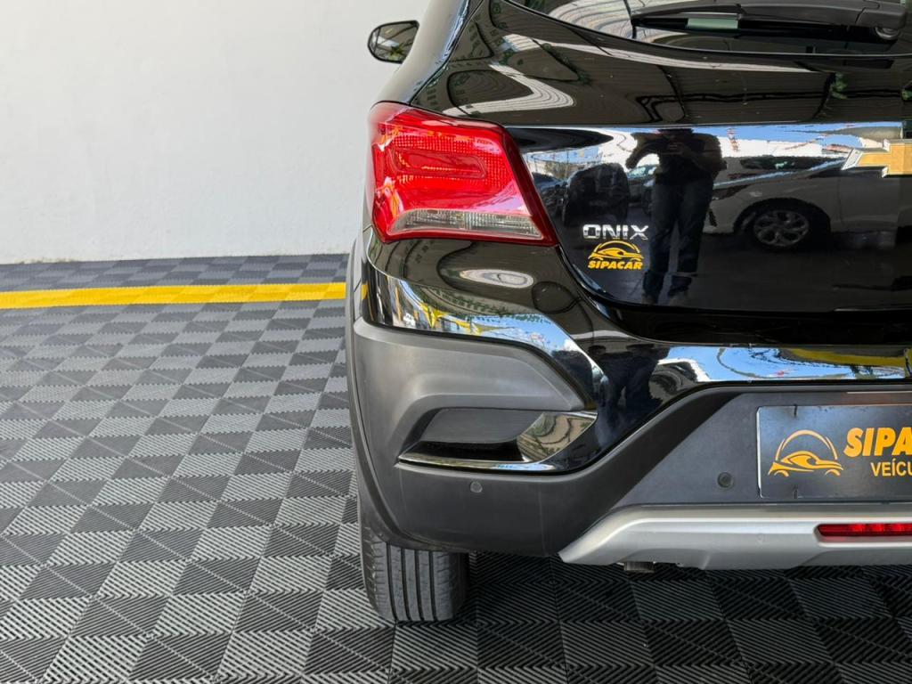 CHEVROLET Onix Hatch - Foto