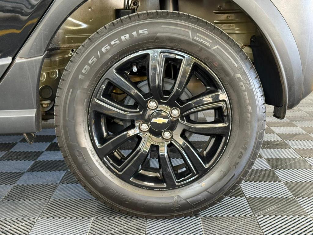 CHEVROLET Onix Hatch - Foto