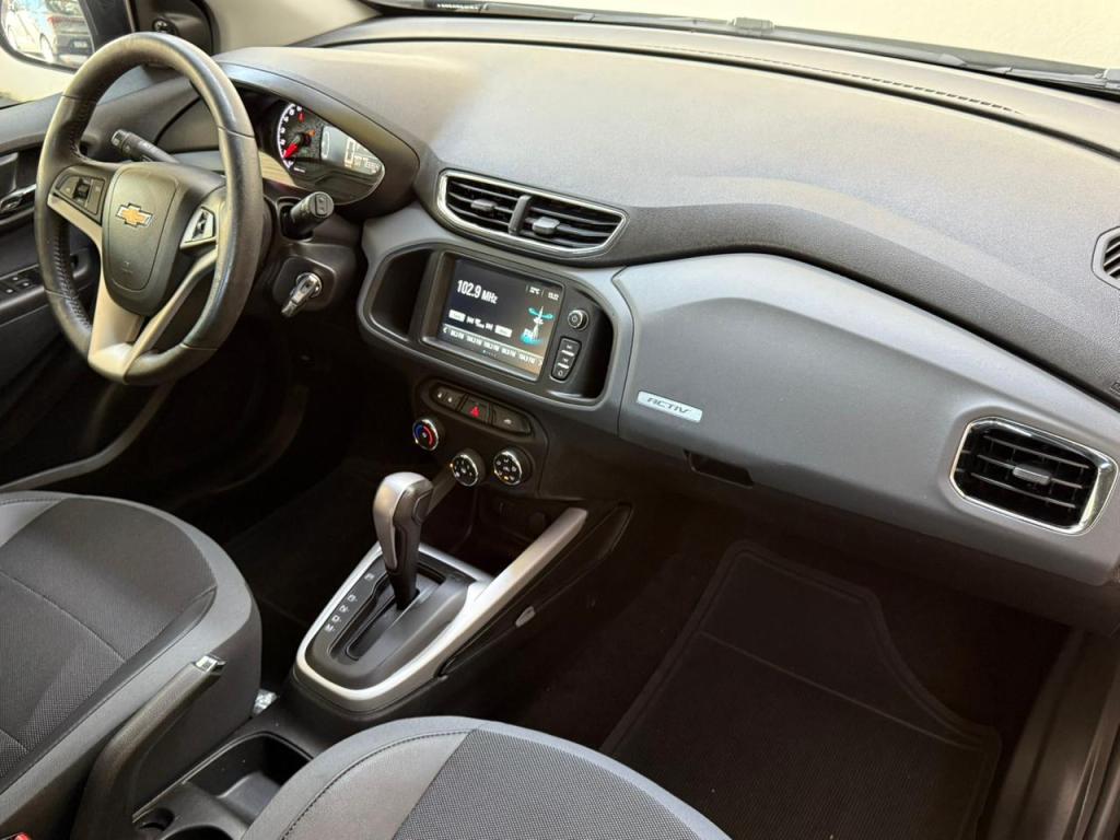 CHEVROLET Onix Hatch - Foto