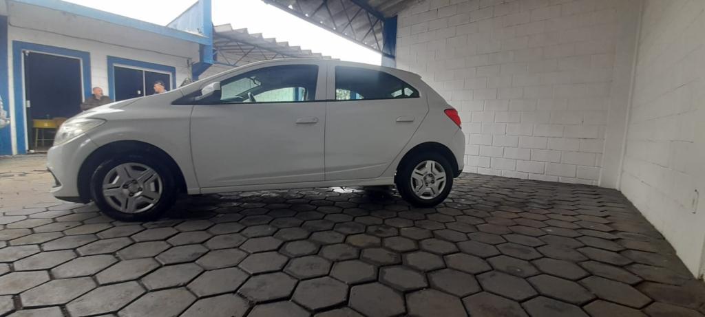 CHEVROLET Onix Hatch - Foto