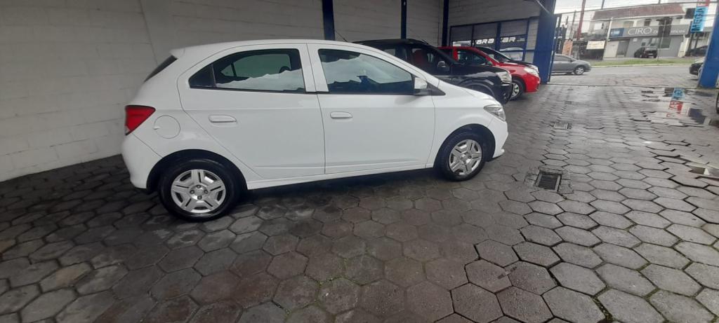CHEVROLET Onix Hatch - Foto