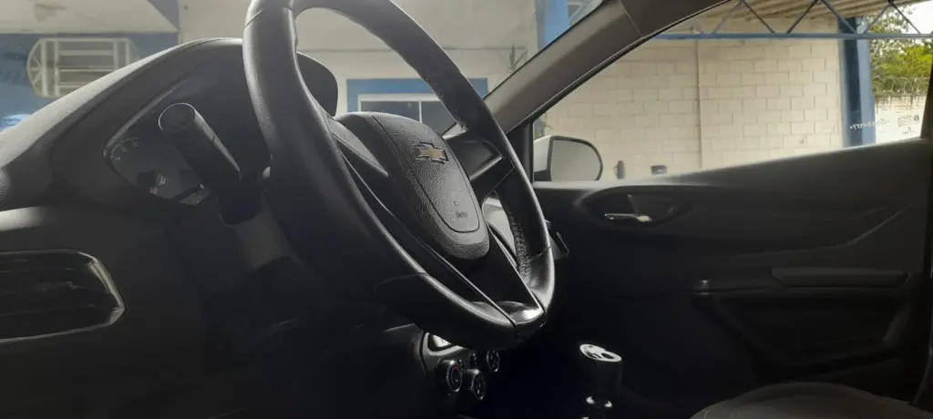 CHEVROLET Onix Hatch - Foto