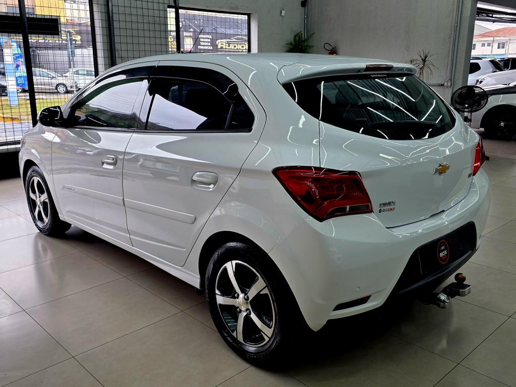 CHEVROLET Onix Hatch - Foto