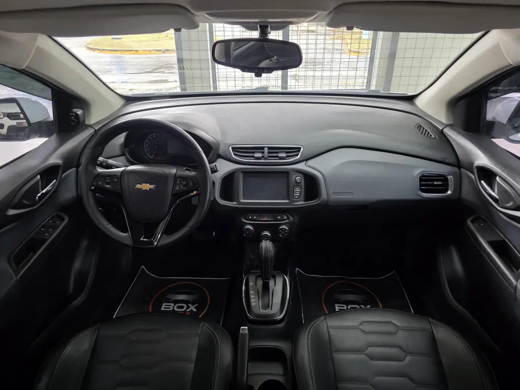 CHEVROLET Onix Hatch - Foto