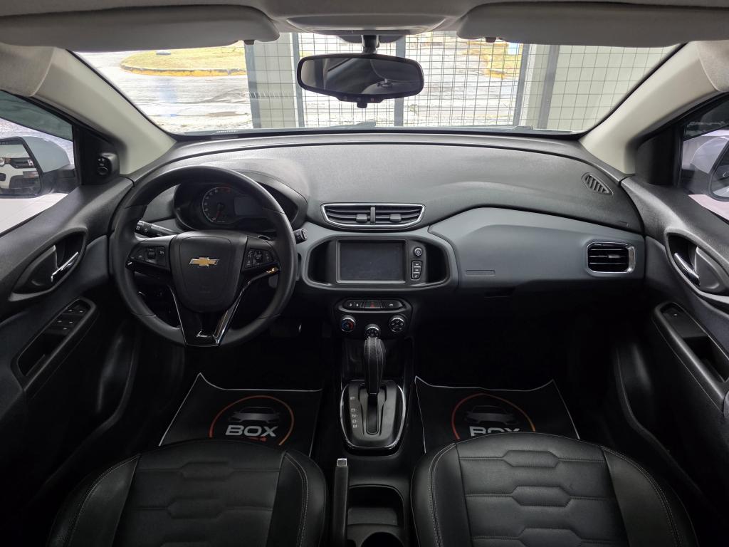 CHEVROLET Onix Hatch - Foto