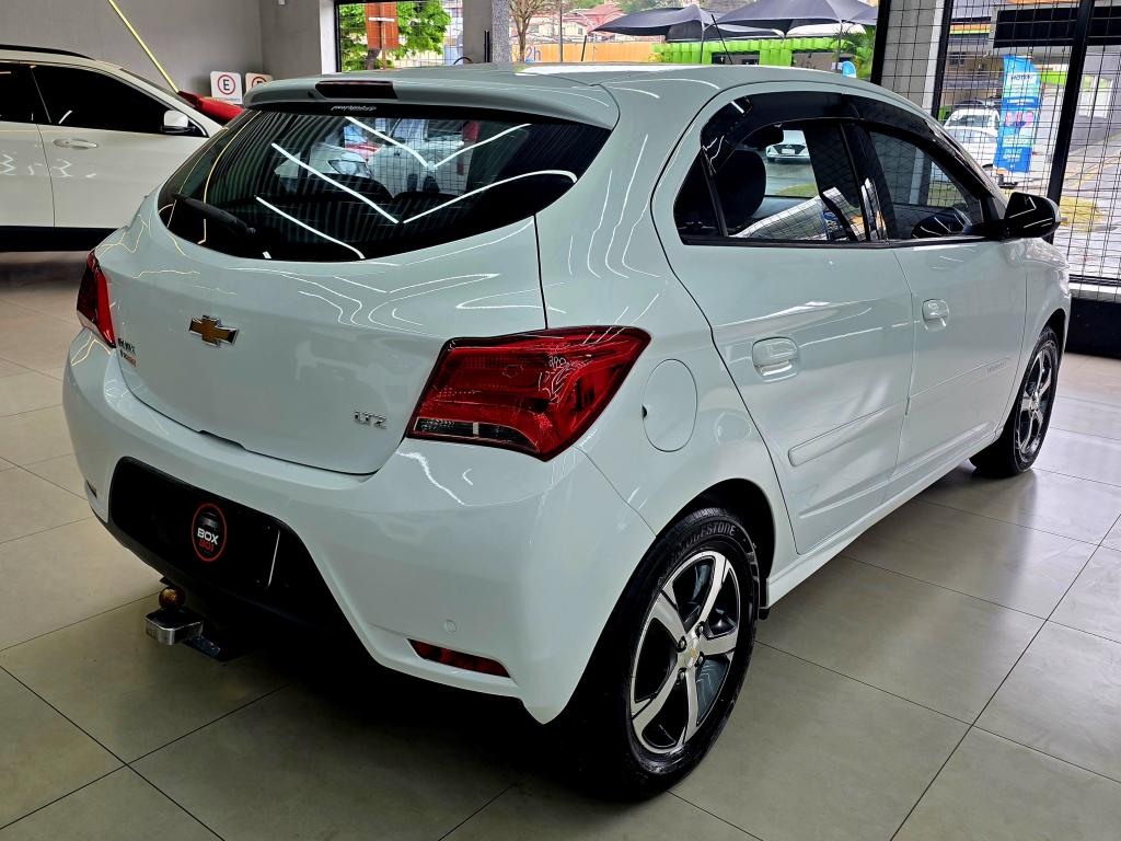 CHEVROLET Onix Hatch - Foto