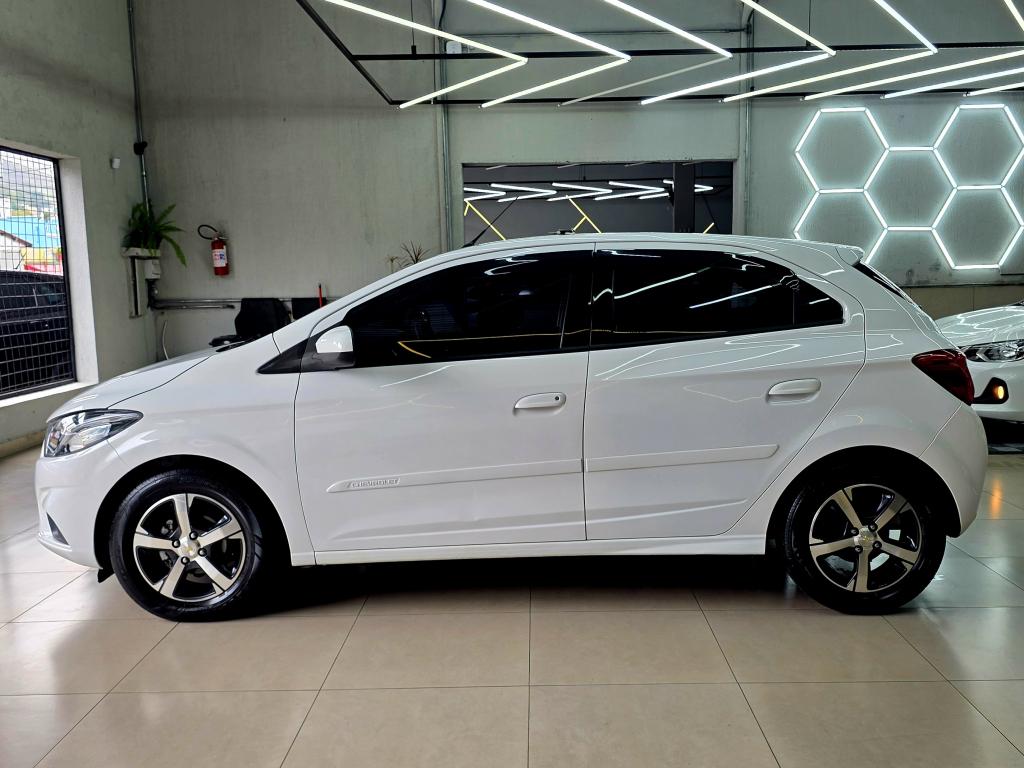 CHEVROLET Onix Hatch - Foto