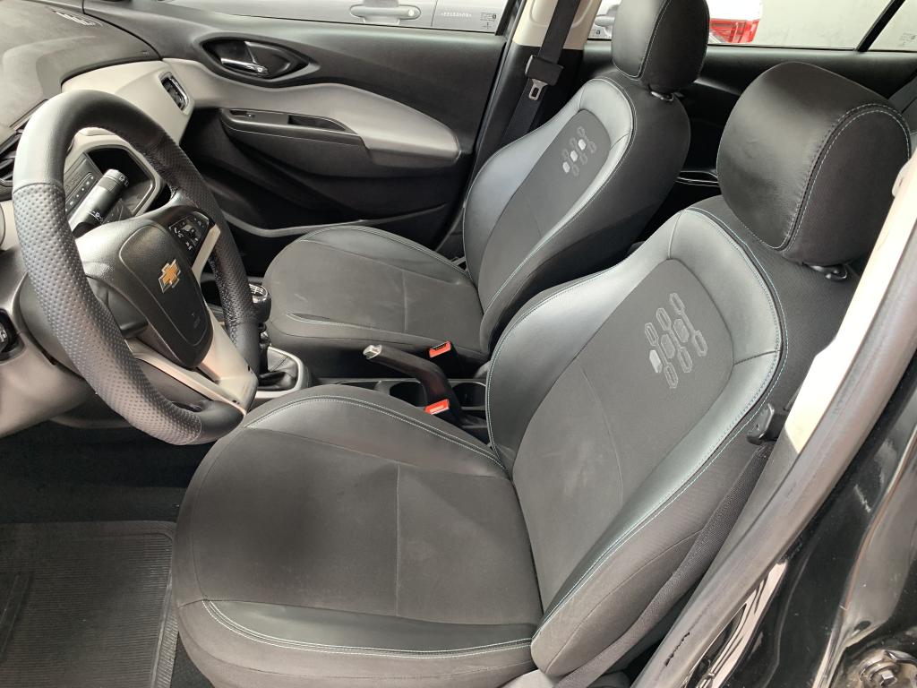 CHEVROLET Onix Hatch - Foto