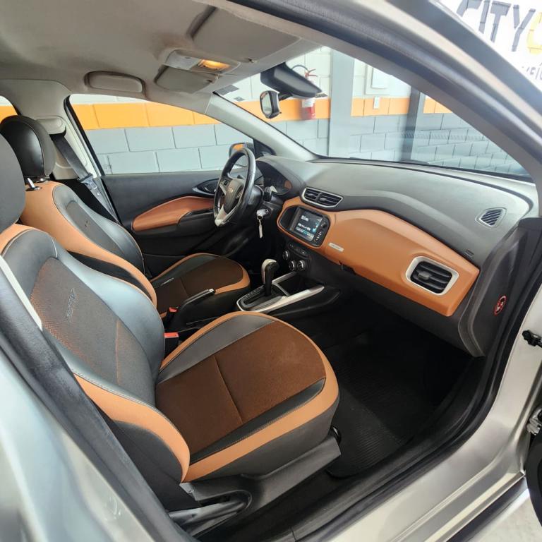 CHEVROLET Onix Hatch - Foto