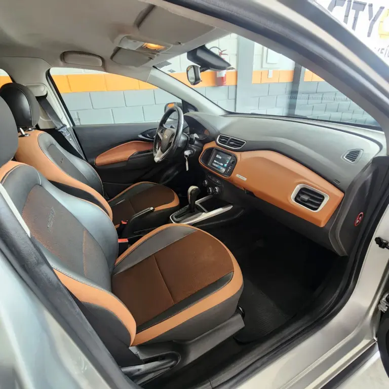 CHEVROLET Onix Hatch - Foto