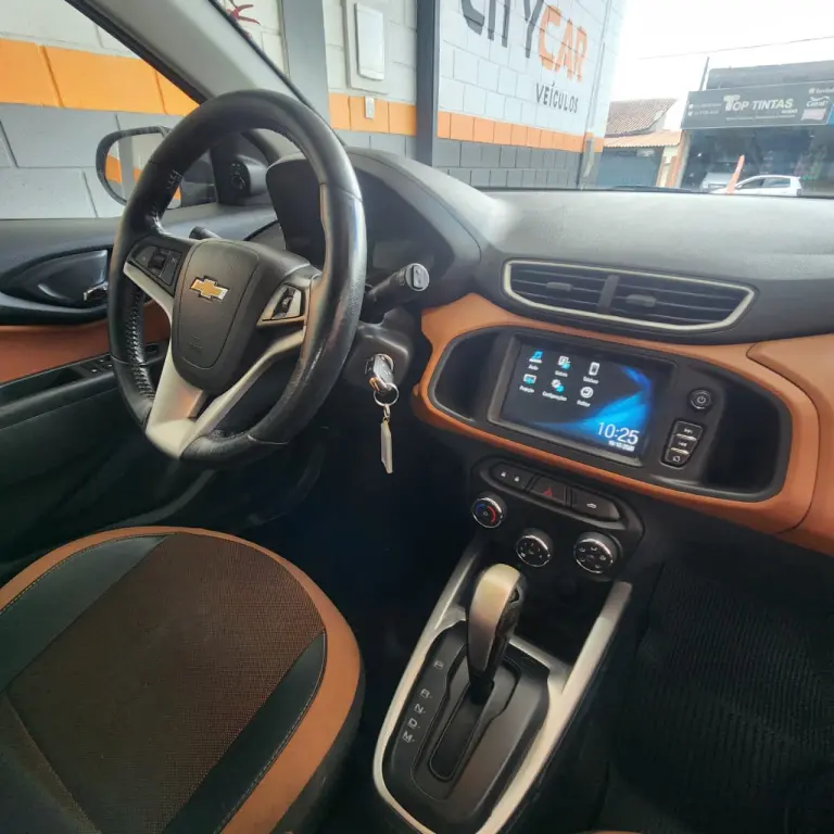 CHEVROLET Onix Hatch - Foto