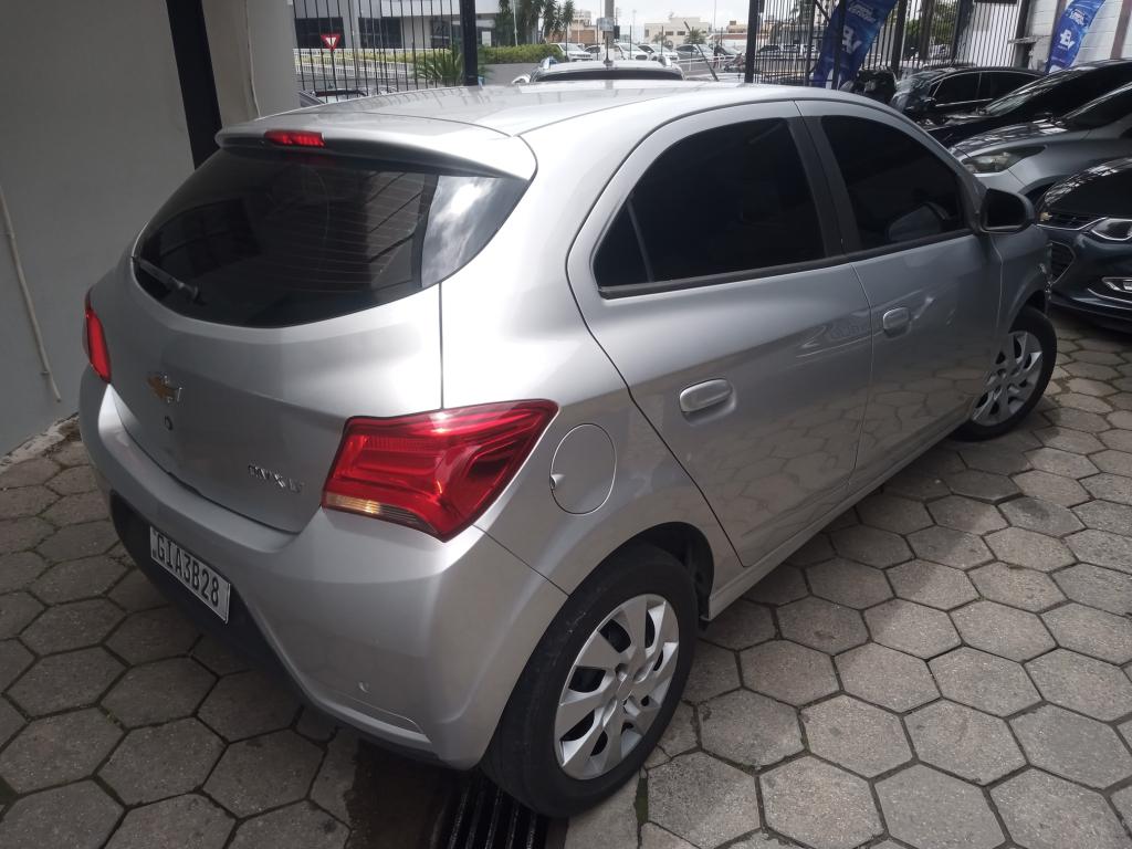CHEVROLET Onix Hatch - Foto
