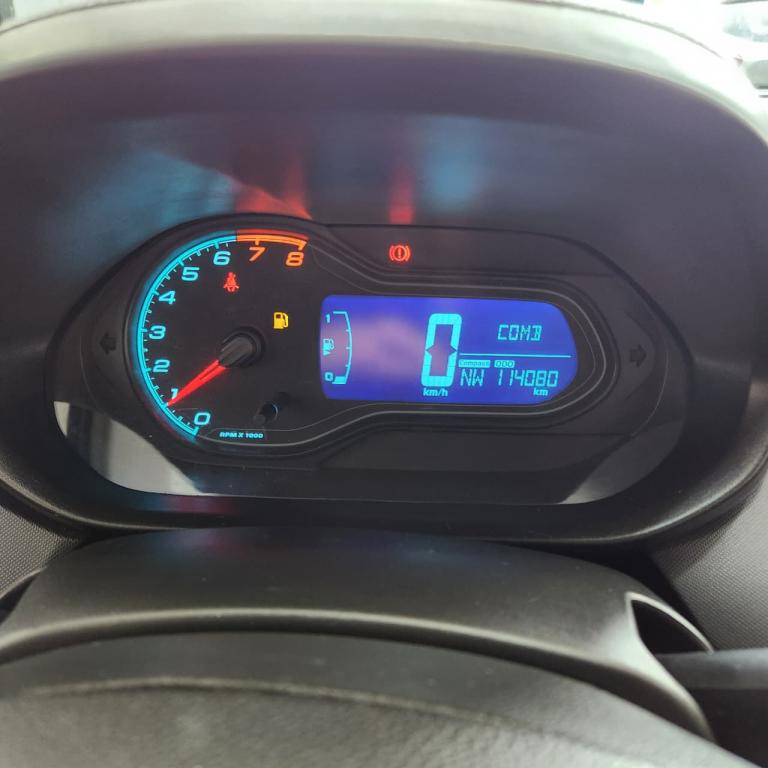 CHEVROLET Onix Hatch - Foto