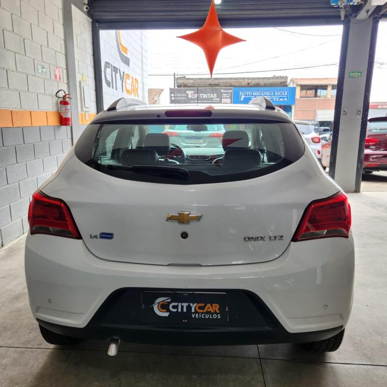 CHEVROLET Onix Hatch - Foto