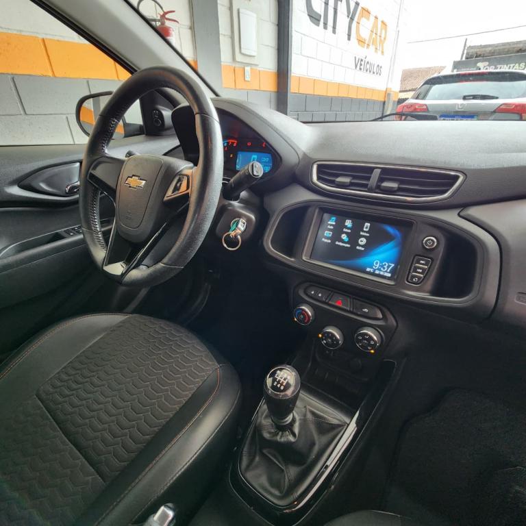 CHEVROLET Onix Hatch - Foto