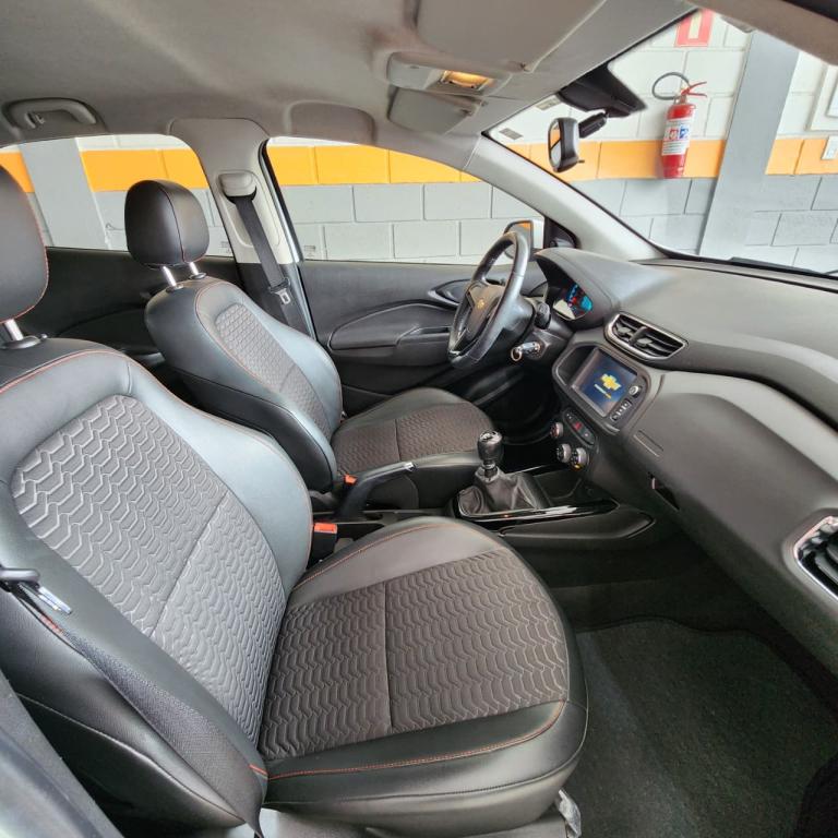 CHEVROLET Onix Hatch - Foto