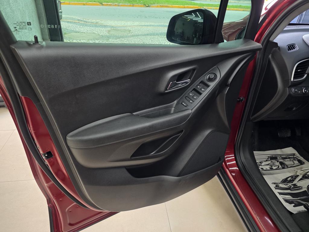 CHEVROLET Tracker - Foto