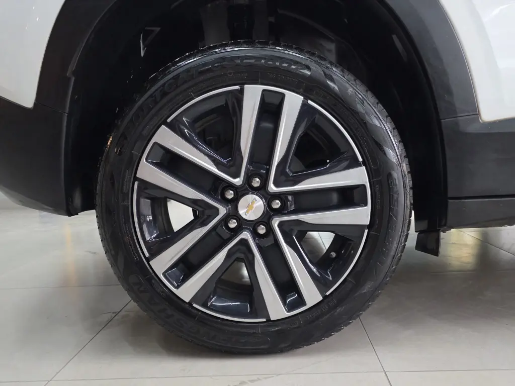 CHEVROLET Tracker - Foto