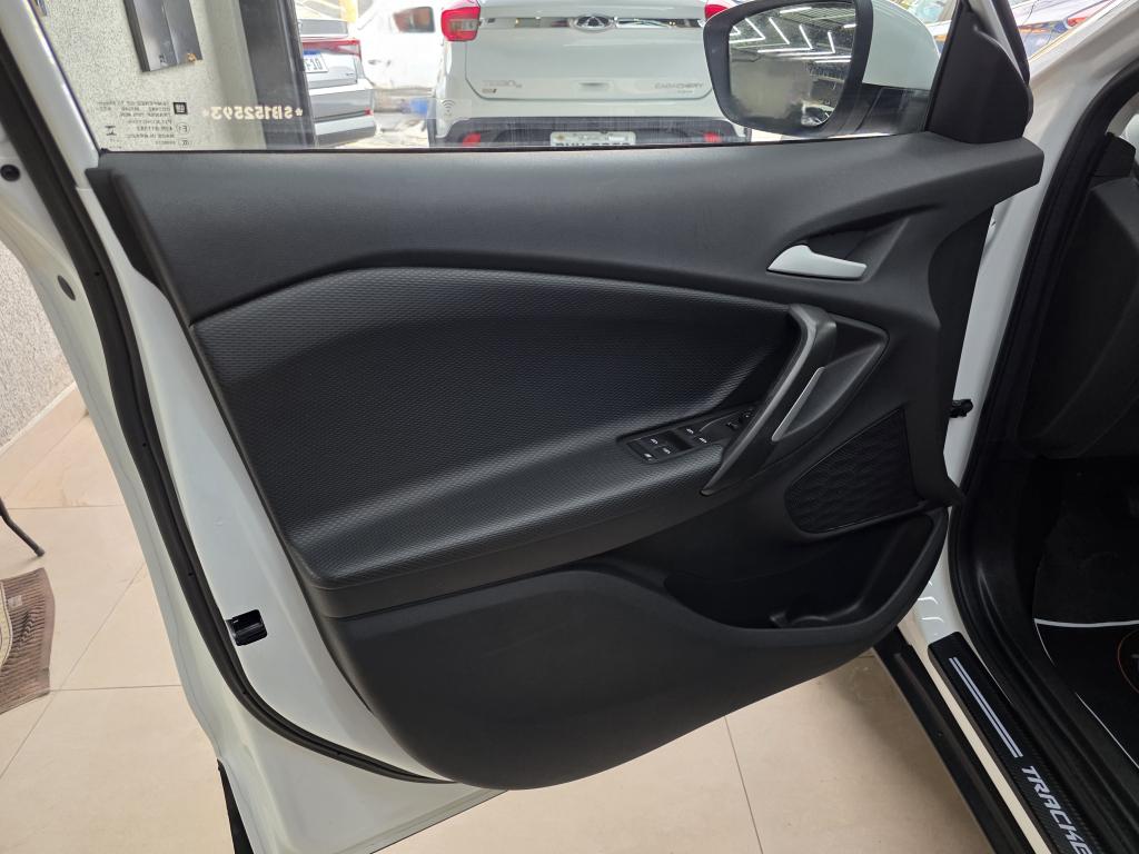 CHEVROLET Tracker - Foto