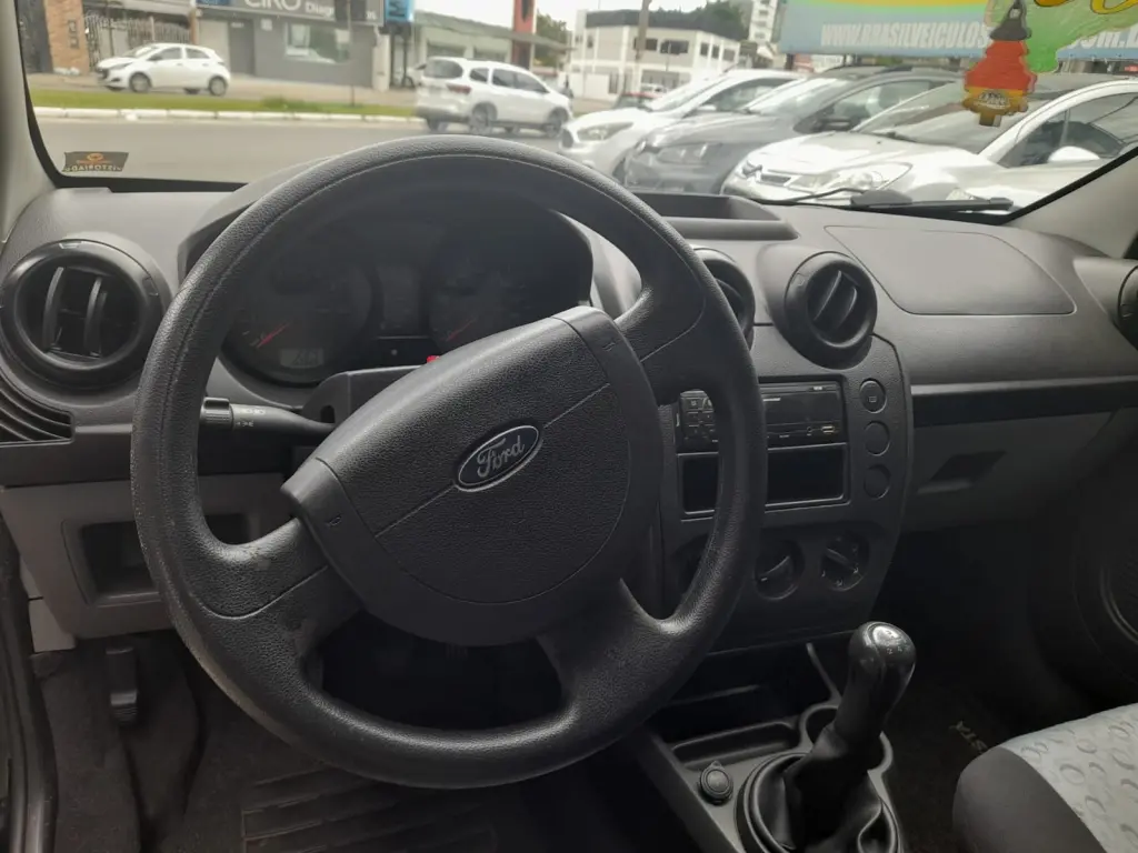 FORD Fiesta Hatch - Foto