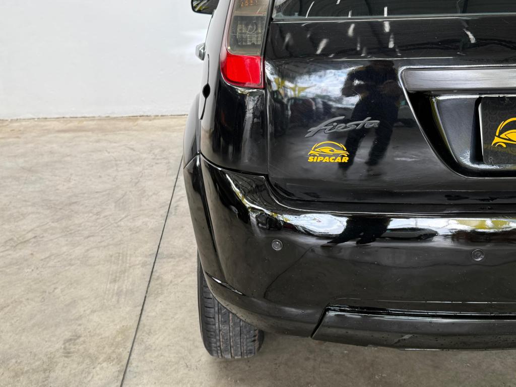 FORD Fiesta Hatch - Foto