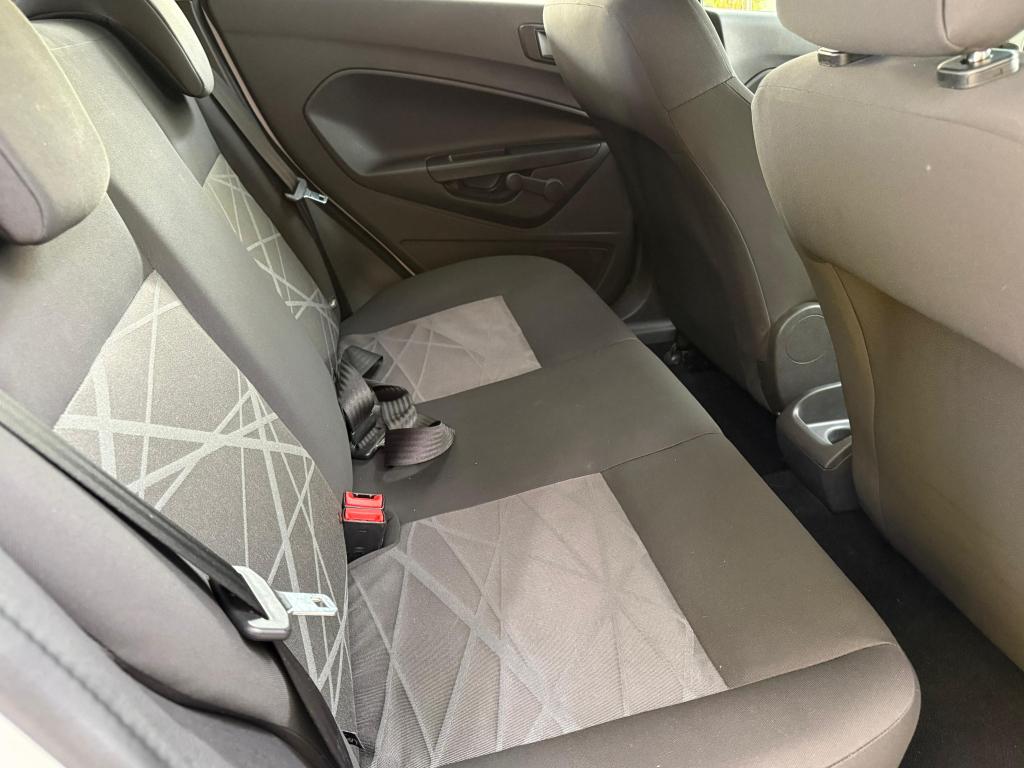 FORD Fiesta Hatch - Foto