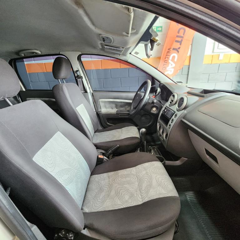 FORD Fiesta Sedan - Foto