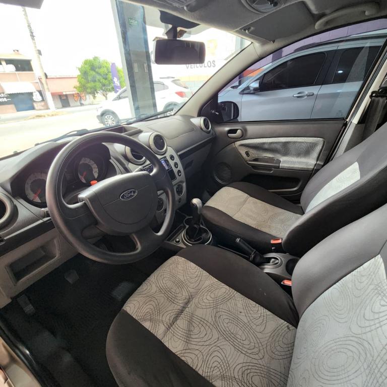 FORD Fiesta Sedan - Foto