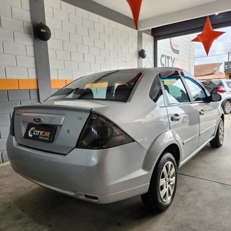 FORD Fiesta Sedan - Foto